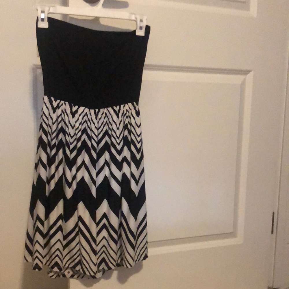 Dainty Hooligan. Size S/M. Black & White. Zig Zag design.